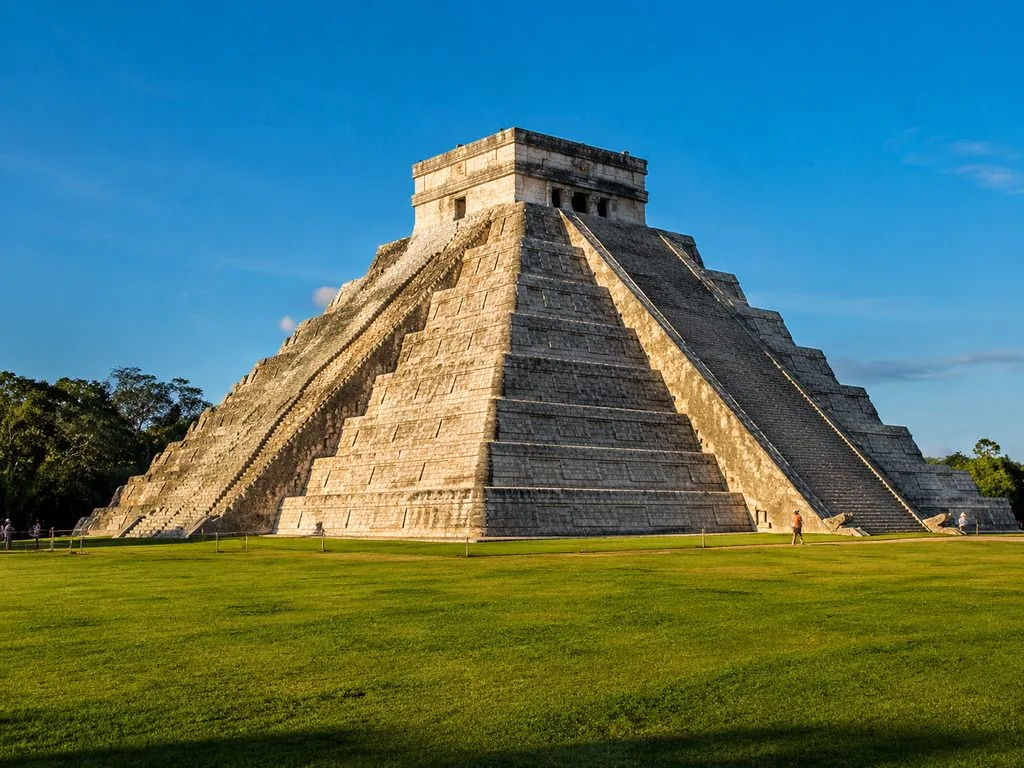La pirámide El Castillo en Chichén Itzá